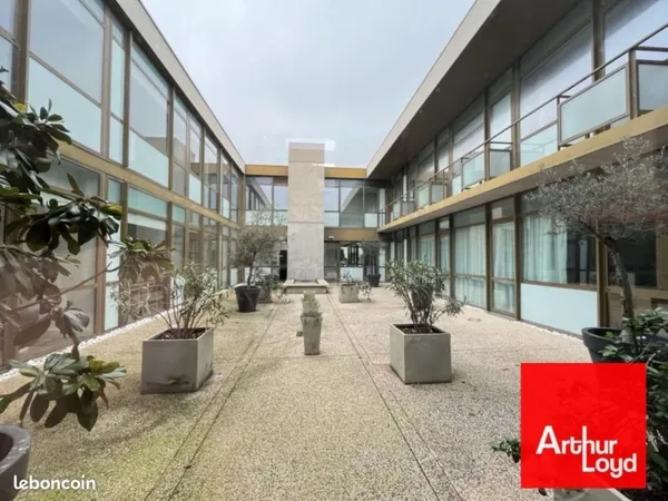 Bureaux 210 m²