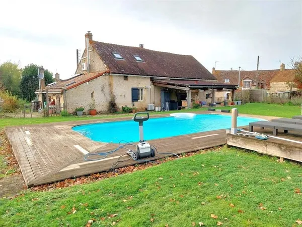 Maison avec piscine à vendre region Montmorillon, Vienne 86