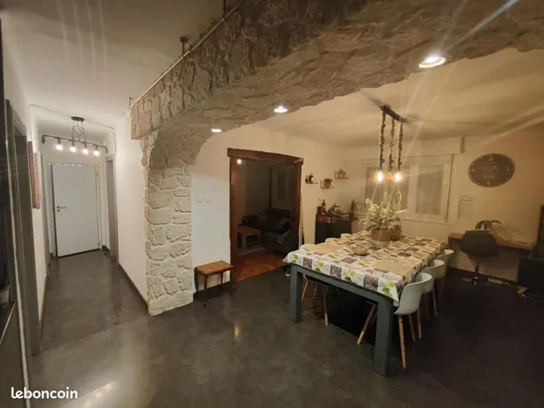 Appartement 2/3 pièces - 74 m² - Cave, grenier, parking