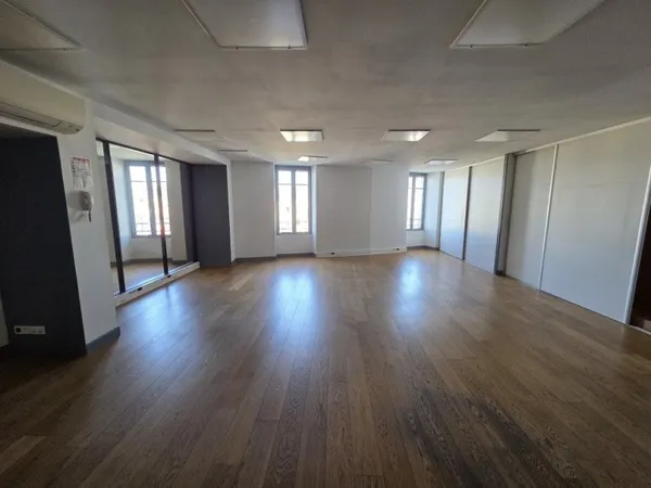 Bureaux 7 pièces 218 m²