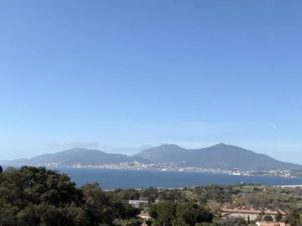 TERRAIN A BATIR VUE EXCEPTIONNELLE SUR LE GOLFE D'AJACCIO