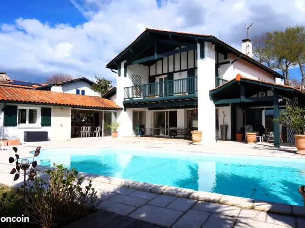 Bassussarry Propriété 200m² piscine Vue Rhune