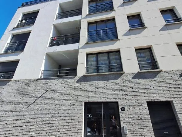 Beau deux pièces occupé - Immeuble récent