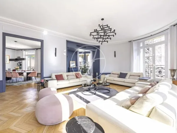 Paris 16e - PASSY / LA MUETTE - 9 pièces - 332,02m² Carrez - 5 c