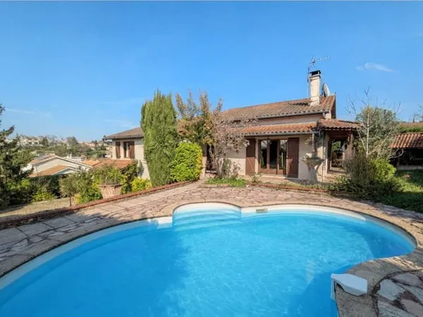 Maison familiale avec aperçu sur les Monts du Lyonnais et be