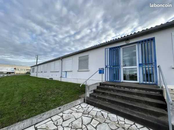 Local bureaux 496 m²