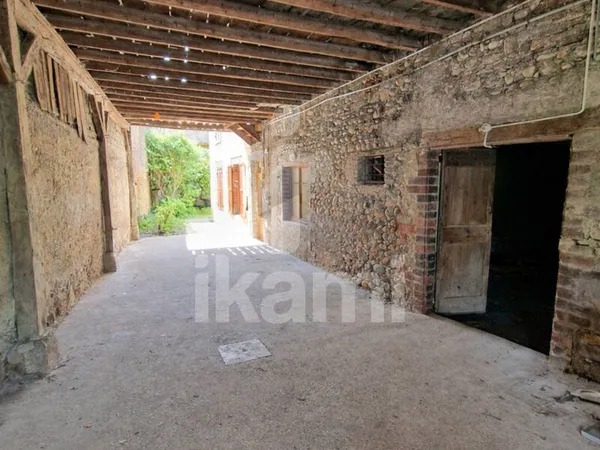 Maison de village de 111 m2 avec grande cour extérieure couverte