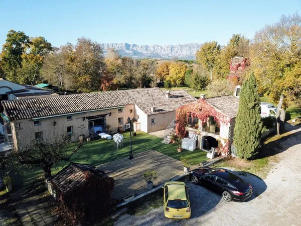 A VENDRE DOMAINE du XVIè SIECLE de 1700 m2 - 23 HECTARES DE TERRAIN