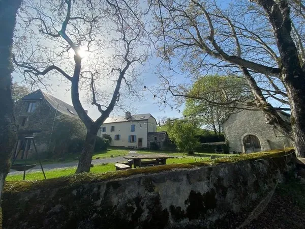 Superb Domaine au coeur des Pyrenees Atlantiques sur 20 hectare