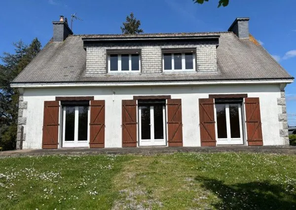 Maison traditionnelle spacieuse - 8 pièces - 142 m2 - PLOERMEL - (56800), 341 000,00 €
