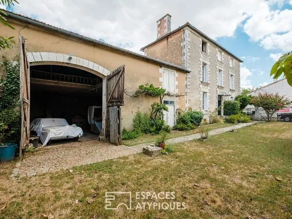 Maison bourgeoise à réinventer, en centre bourg de Migné-Auxances