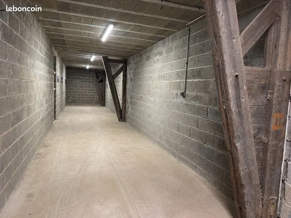 📦 Grand box / garage à louer - 35 m² - Grandparigny (secteur Saint-Hilaire-du-Harcouët)
