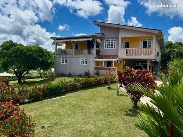 Villa à vendre à Ducos - Grande maison familiale avec garage, jardin et vue dégagée
