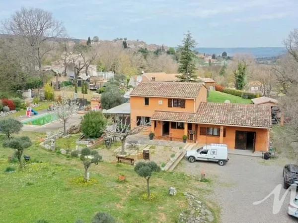Maison de Charme avec Piscine à Montmeyan