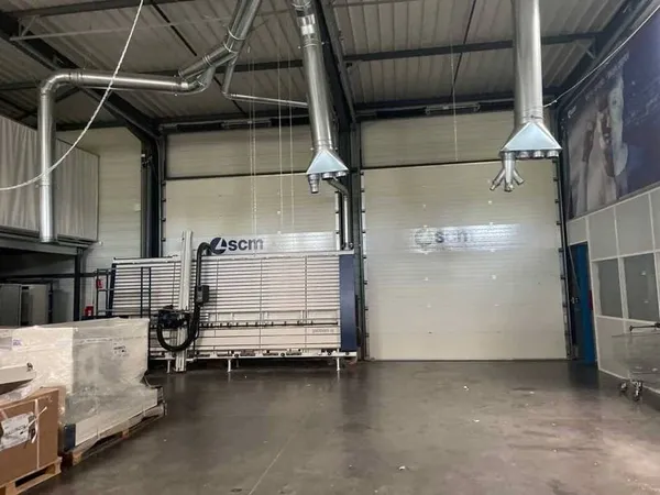 Local d'activité 911 m²