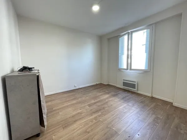 BUREAUX 45 m2 - 150 m RER CHAMPIGNY