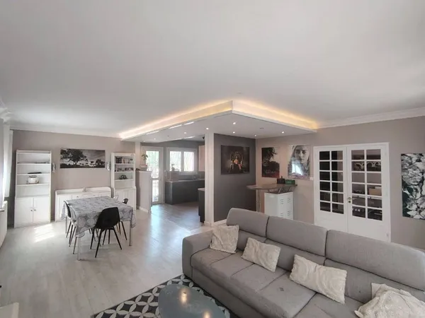 Maison 7 pièces 214 m²