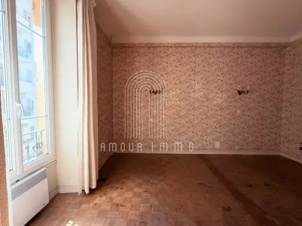 3P À RENOVER / INVESTISSEMENT RIQUIER - 7 minutes à pied du PORT