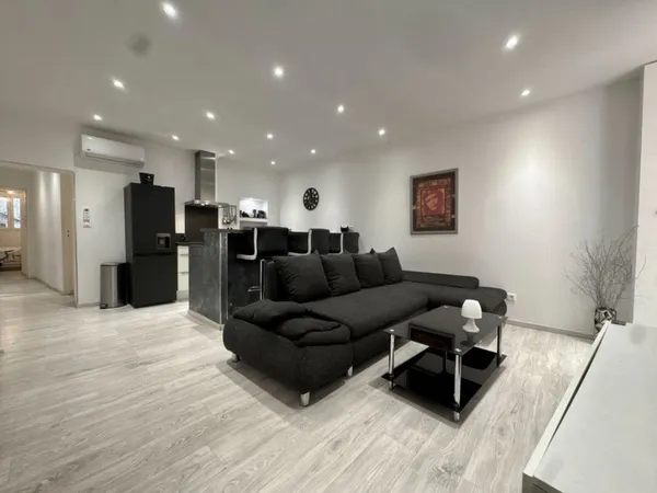 T3 Vieille Ville dAjaccio, deux suites, emplacement rare !