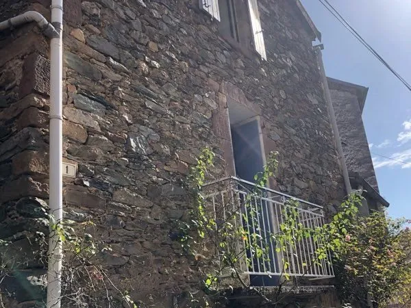 Joli petite maison en pierre