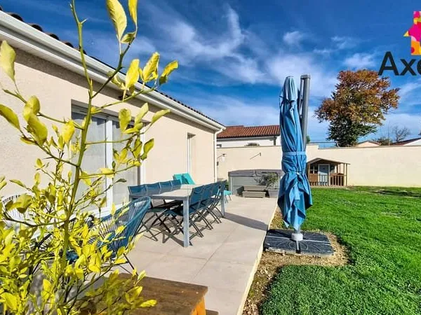 À vendre - vougy - maison plain-pied avec 3 chambres et terrain
