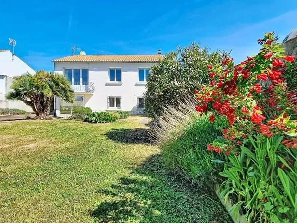 Maison lumineuse, non mitoyenne, fort potentiel + projet locatif possible