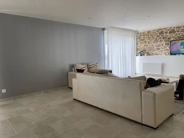 Maison rénovée en 2020 de 125 m² / 3 chambres / salon - séjo