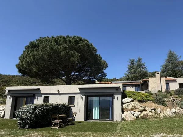 RARE PROPRIETE COMTEMPORAINE AVEC VUE MER ET NATURE PRESERVEE