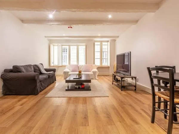 Loft 1 pièce 74 m²
