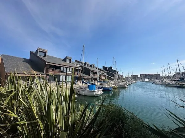SUPERBE TRIPLEX DE 81,26 M2 AVEC TERRASSE ET VUE SUR LE PORT