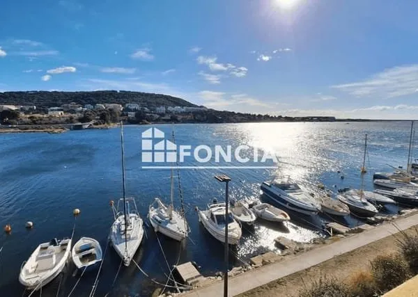À vendre en exclusivité, appartement en première ligne face à l'étang