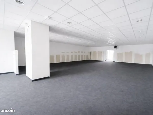 Local bureaux 305 m²