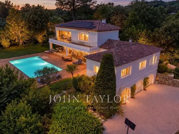 Villa familiale d'exception dans un domaine privé