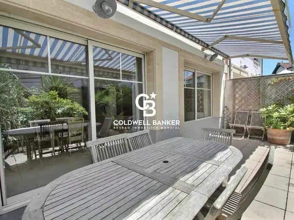 Emplacement de choix - Maison lumineuse de 3 chambres avec terrasse et box