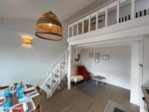 Appartement meublé décoré - 50 mètres de la plage