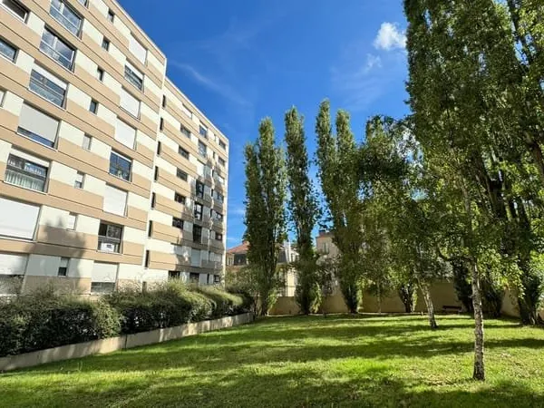 NANCY APPARTEMENT F3 72 M² PARKING COUVERT