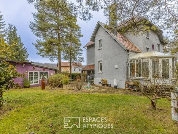 Maison de maître des années 30 et son écrin de verdure