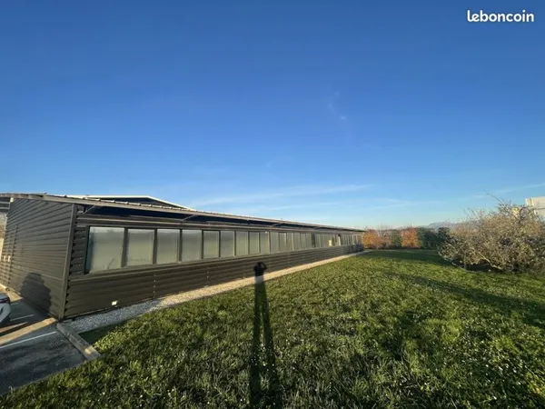 Bureaux 783 m² Saint-Étienne-de-Saint-Geoirs