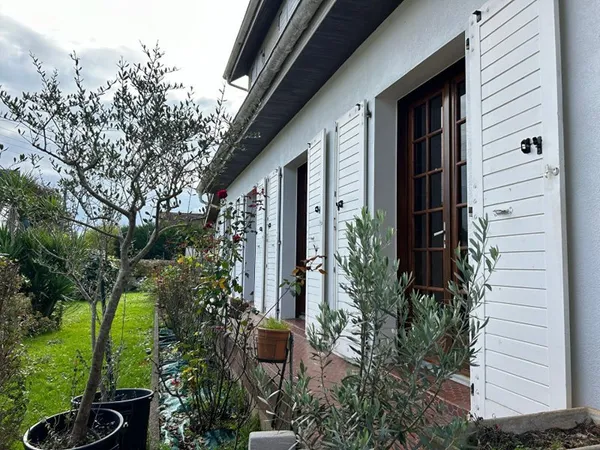 Haut de Lons, très belle villa traditionnelle au calme et pr...