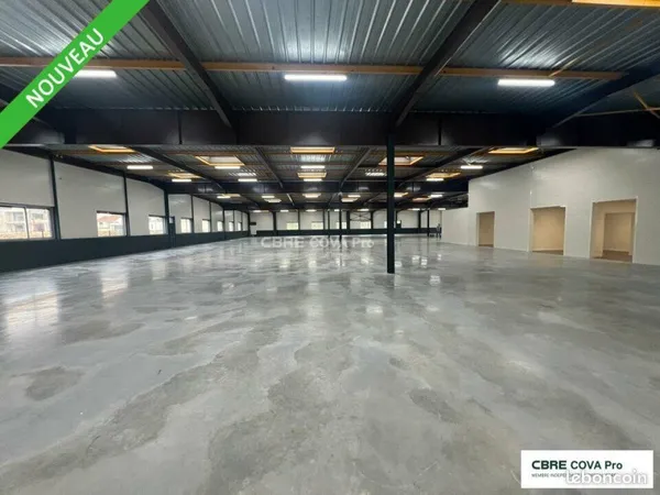Local d'activité 2 300 m²