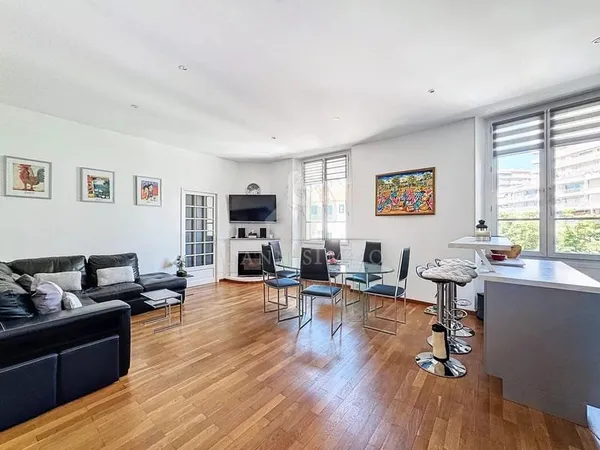 CANNES FORVILLE DERNIER ETAGE 3 PIECES