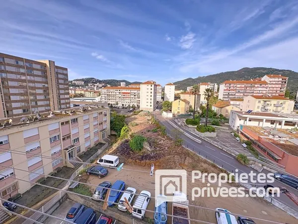 Appartement de type T3, Chemin de Candia, de 58 m2, avec petite vue mer
