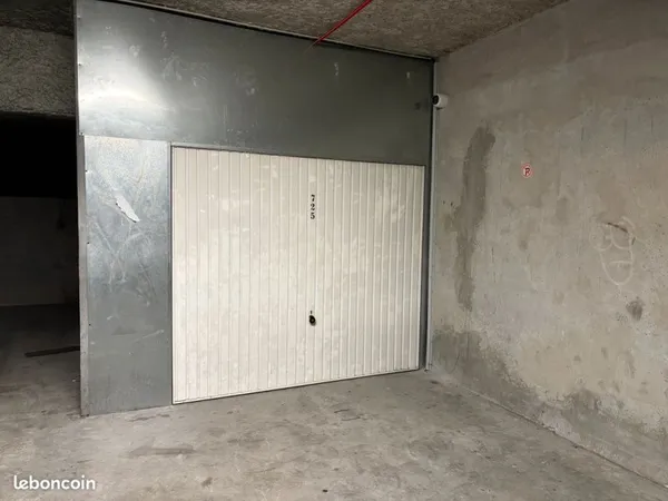 Garage fermé dans résidence récente et sécurisée Antibes Juan les pins