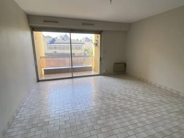 T2 traversant 50 m2 - Ascenseur - Garage individuel - 2 exté