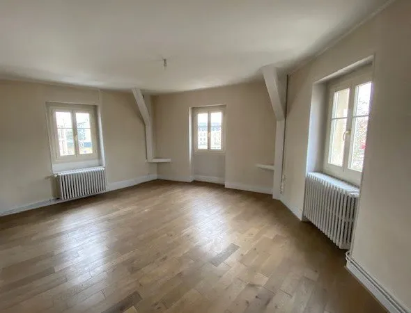 DIJON - PROCHE HOPITAL - Appartement type 5