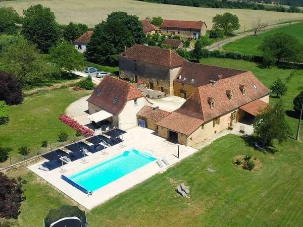 Manoir avec deux gîtes, 2.5 hectares de terrain et une vue exceptionnelle