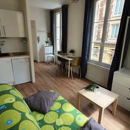 Location Studio entièrement meublé et équipé 16 m2 Caen, 21 rue Demolombe