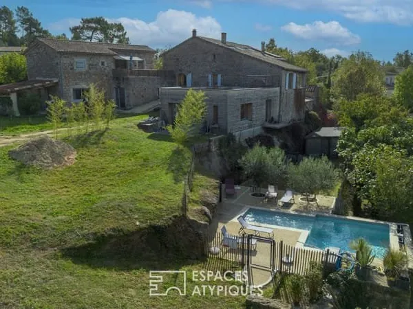 Mas de caractère rénové avec ses gîtes, sa piscine et son atelier d'artiste