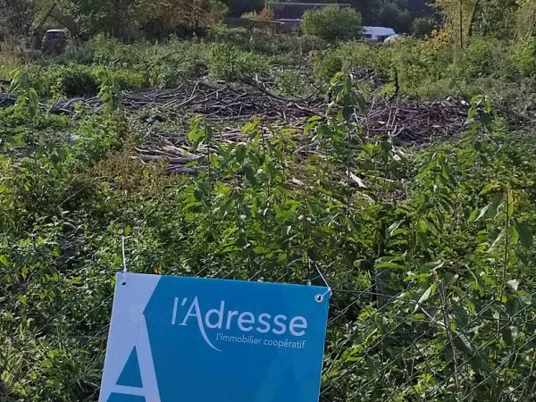 Terrain constructible de 2529 m² .