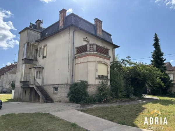 Maison 10 pièces 323 m²